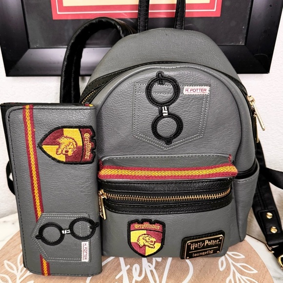 LOUNGE FLY HARRY POTTER , RARE STYLE MINI BACK PACK & MATCHING WALLET - Picture 1 of 11